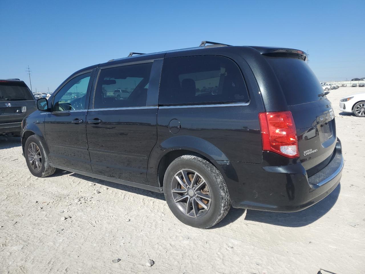 2017 Dodge Caravan - Image 2