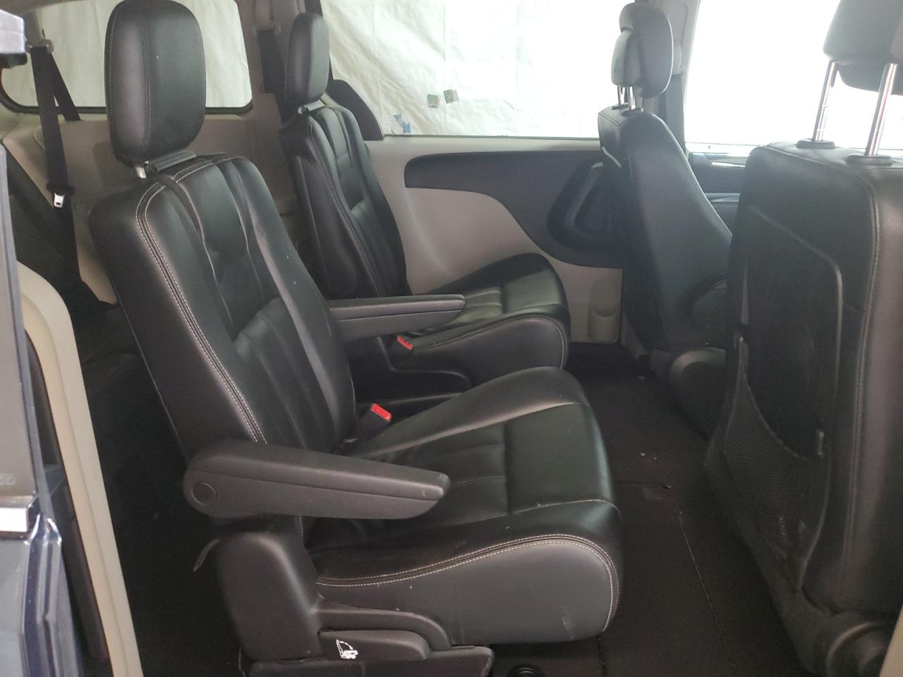 2013 Chrysler Town & Country - Image 11