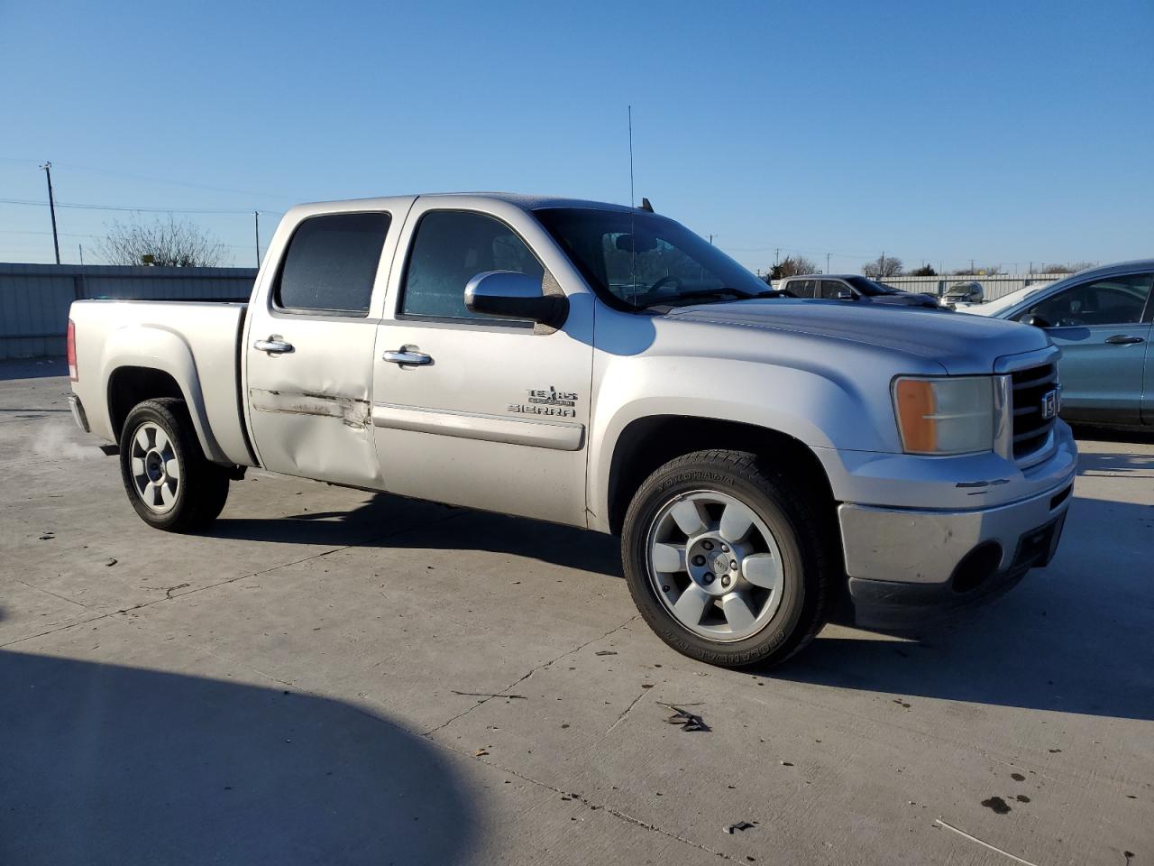 2011 GMC Sierra - Image 4