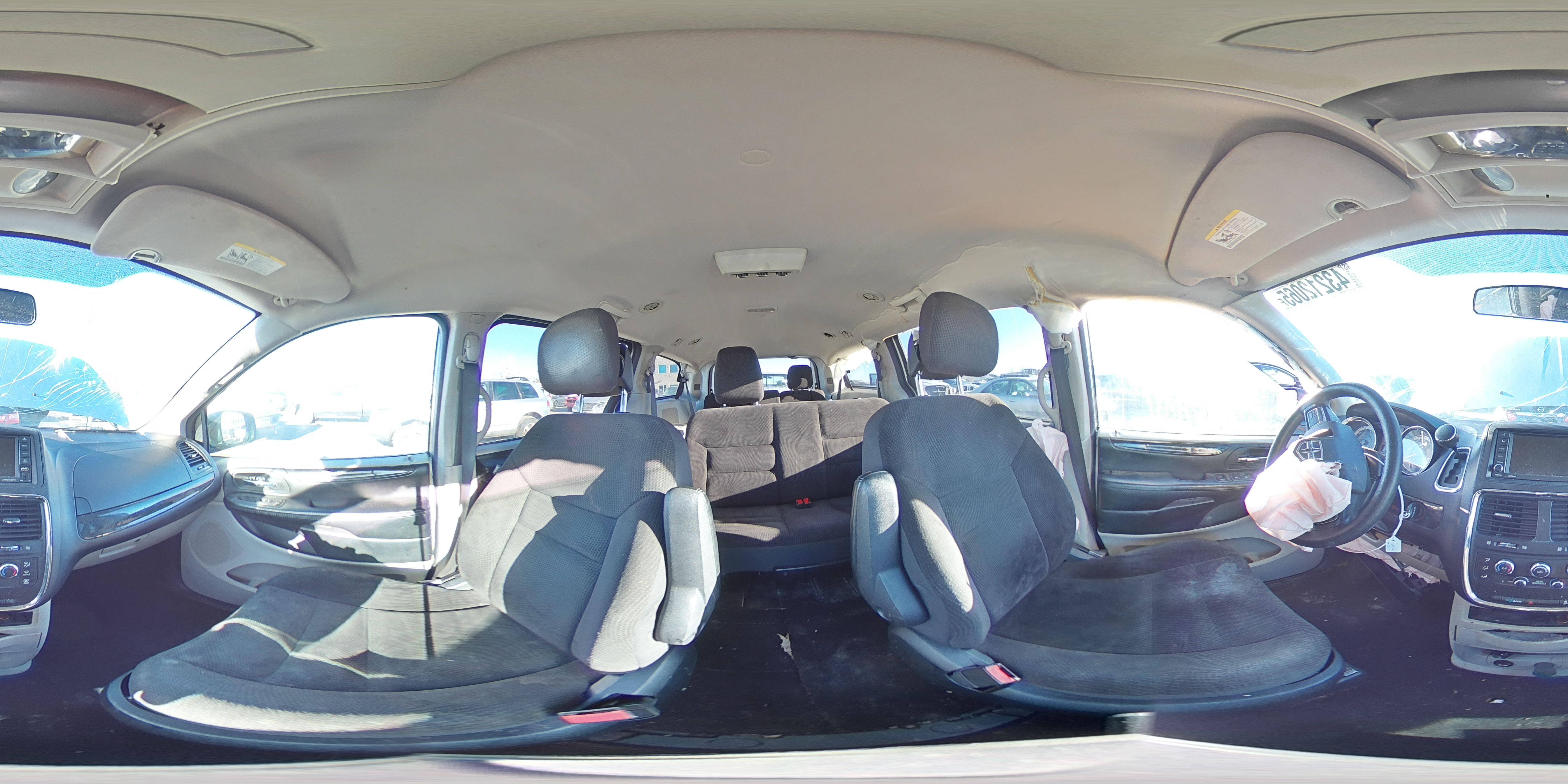 2018 Dodge Caravan - Image 16