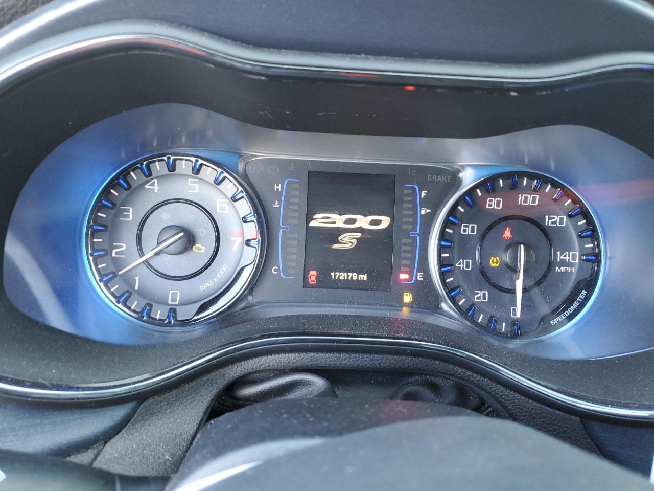 2015 Chrysler 200 - Image 9