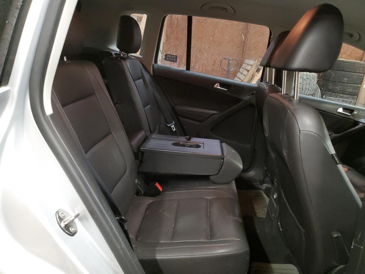 2017 Volkswagen Tiguan - Image 11