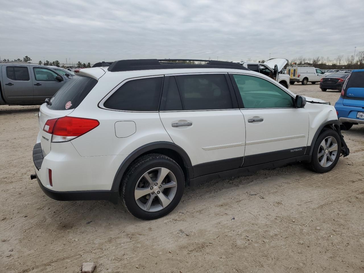 2014 Subaru Outback - Image 3
