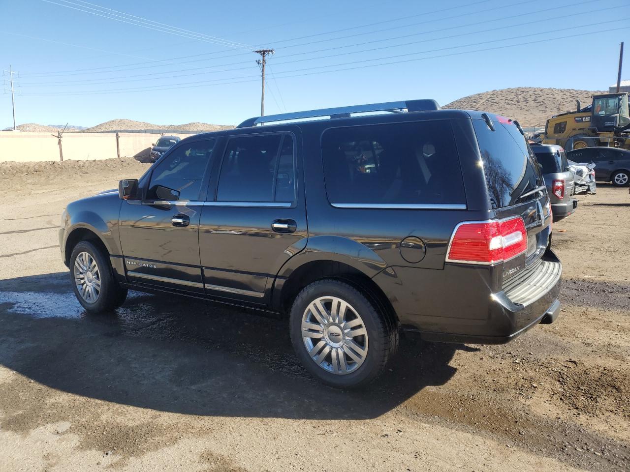 2013 Lincoln Navigator - Image 2