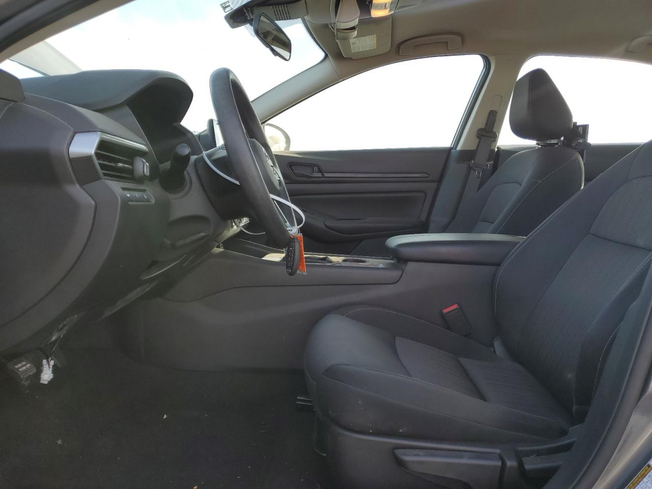 2024 Nissan Altima - Image 7