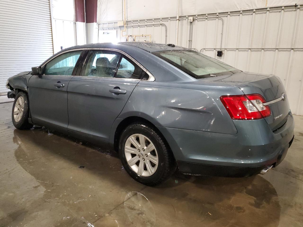 2010 Ford Taurus - Image 2