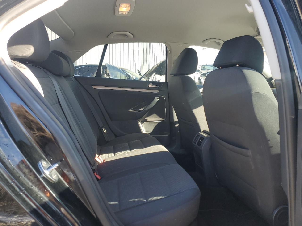 2010 Volkswagen Jetta - Image 10