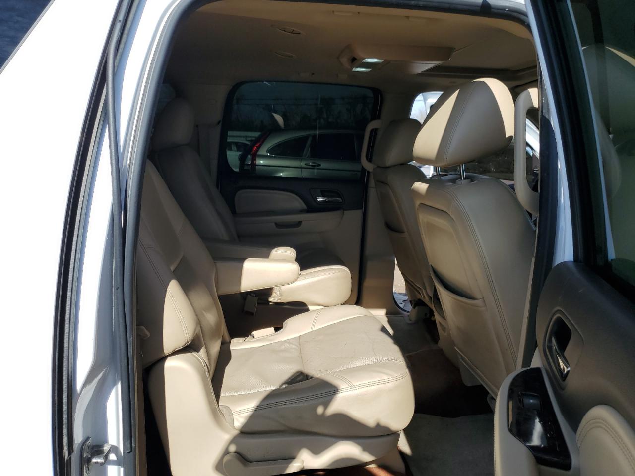 2011 GMC Yukon - Image 11