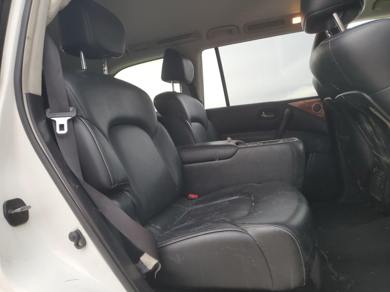 2017 Infiniti QX80 - Image 11