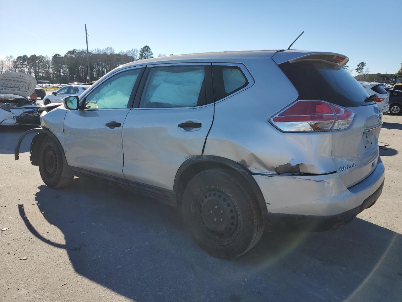 2016 Nissan Rogue - Image 2