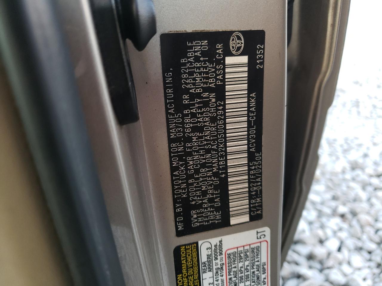 2005 Toyota Camry - Image 12