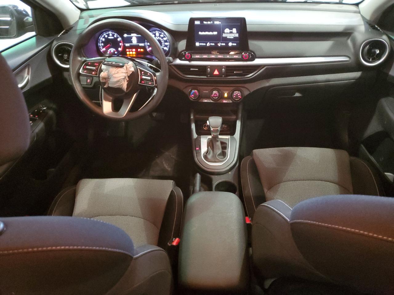 2024 Kia Forte - Image 8