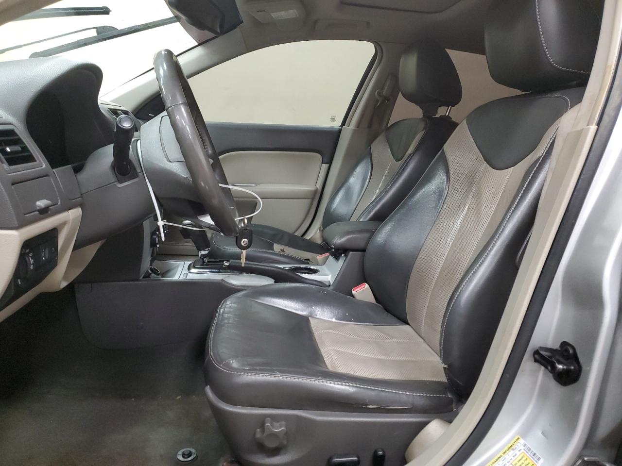 2010 Mercury Milan - Image 7