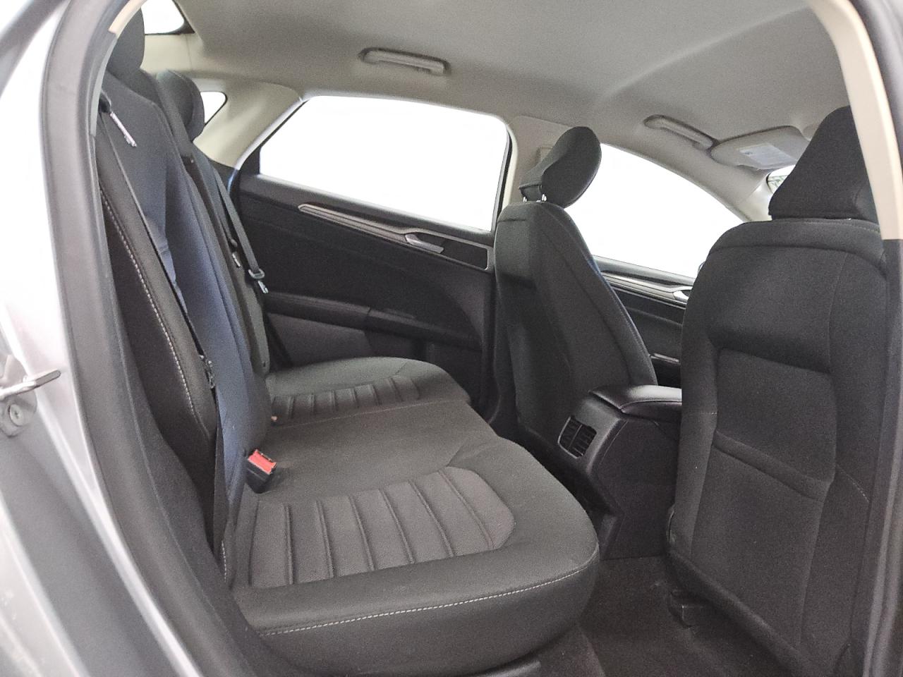 2020 Ford Fusion - Image 10