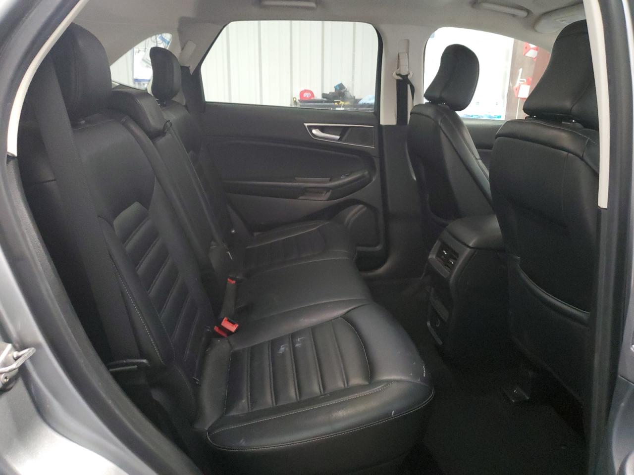 2022 Ford Edge - Image 11