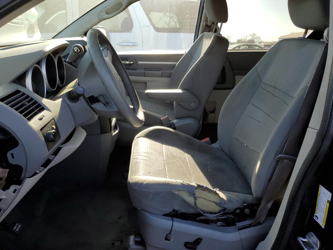 2010 Dodge Caravan - Image 7