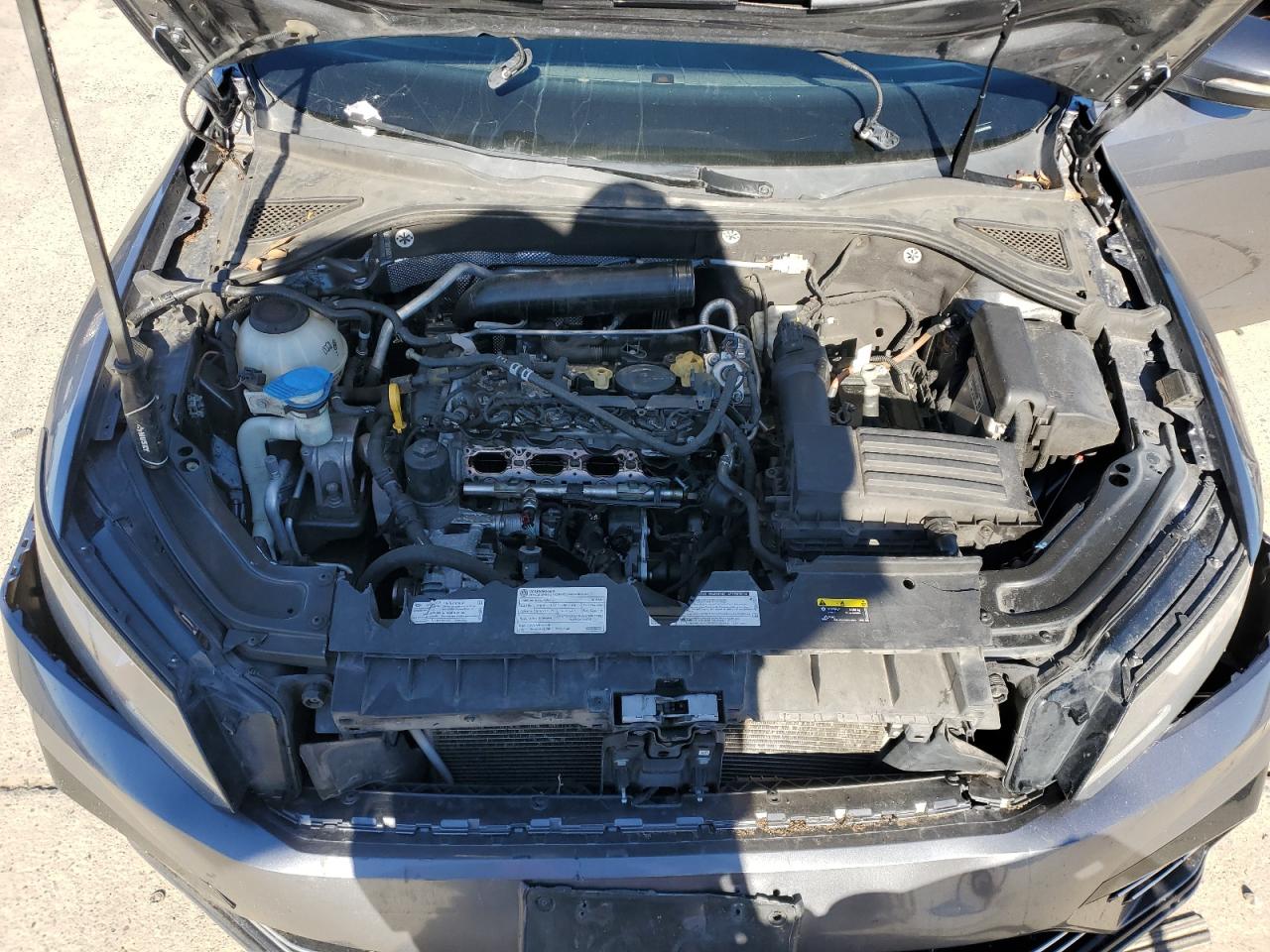 2018 Volkswagen Passat - Image 11