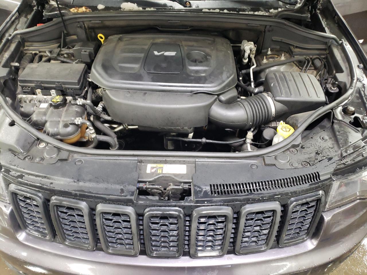 2017 Jeep Grand Cherokee - Image 11