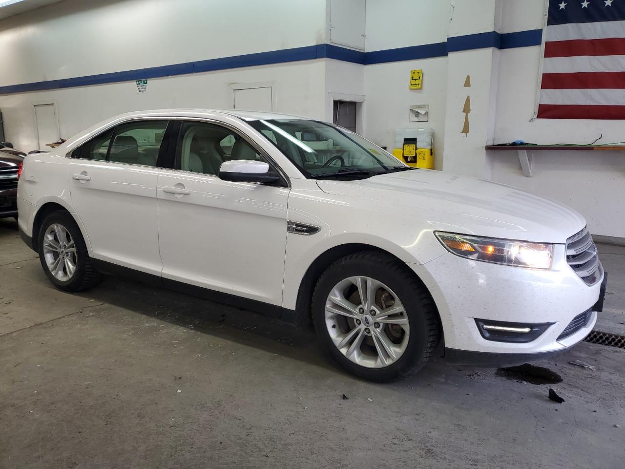 VIN 1FAHP2E82GG144732 2016 FORD TAURUS no.4