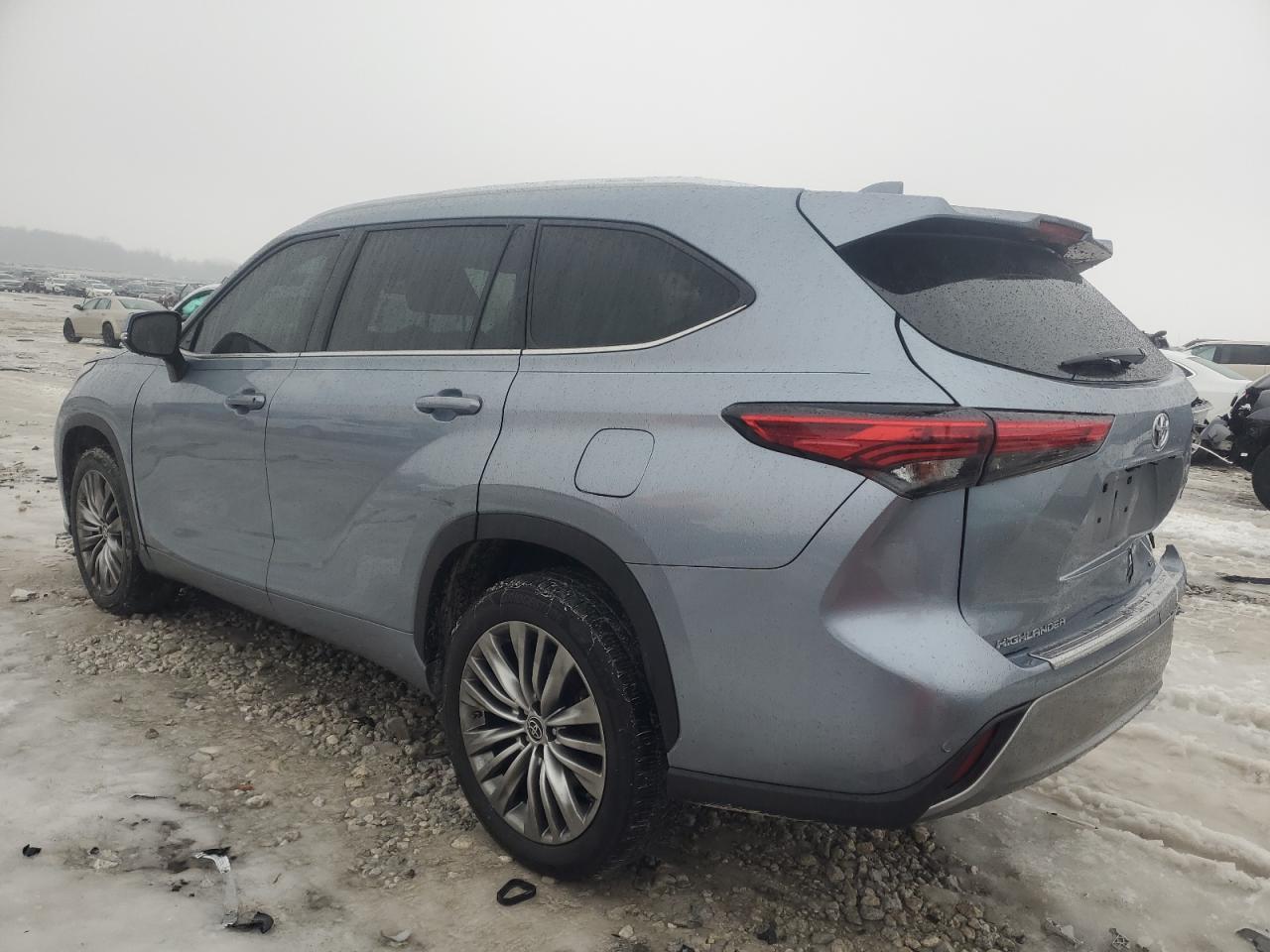 2021 Toyota Highlander - Image 2