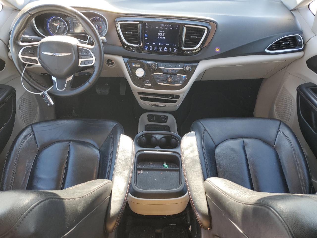 2017 Chrysler Pacifica - Image 8