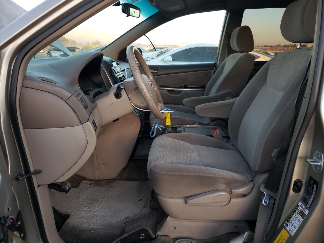 2007 Toyota Sienna - Image 7