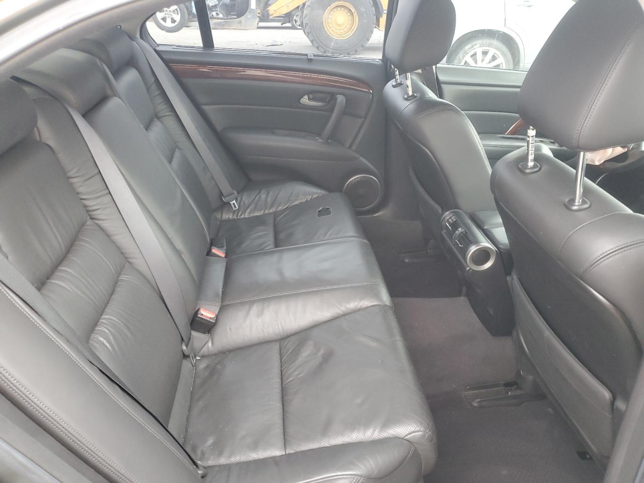 2010 Acura RL - Image 10