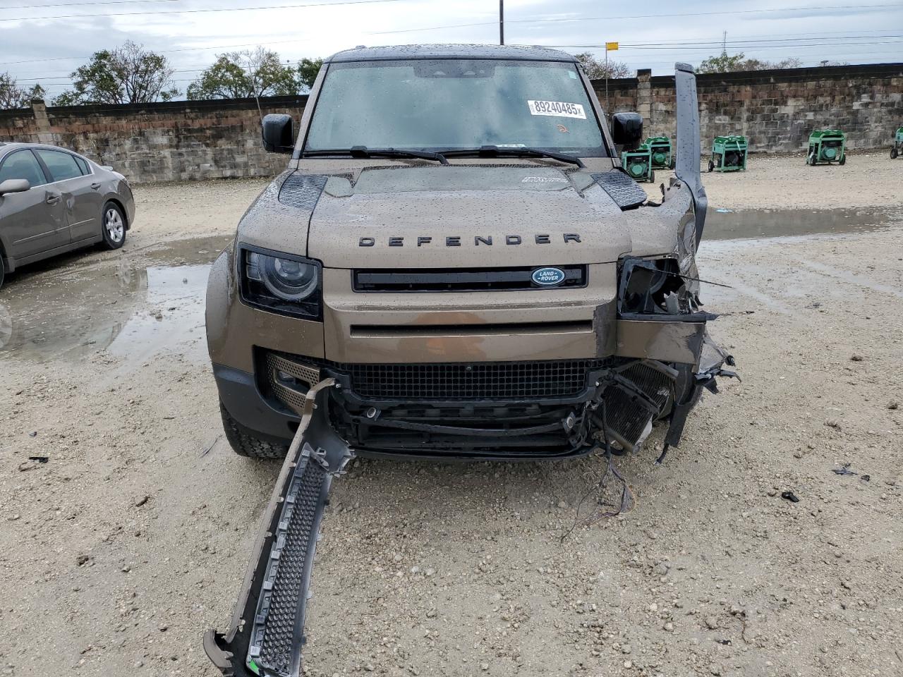 2023 Land Rover Defender - Image 5