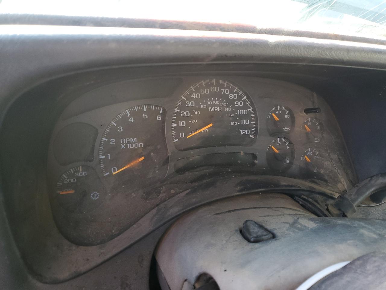 2004 Chevrolet Silverado - Image 9