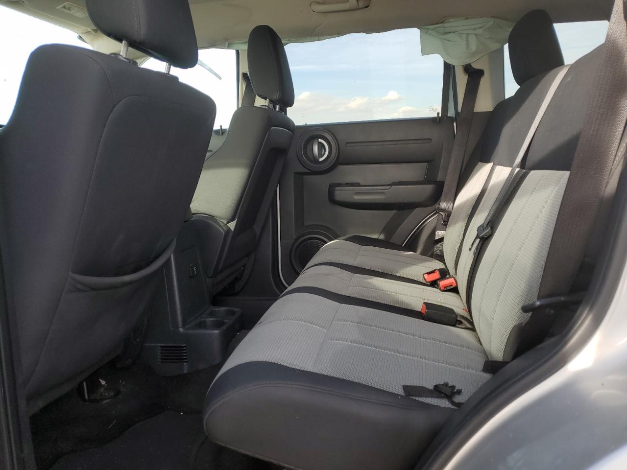 2008 Dodge Nitro - Image 11