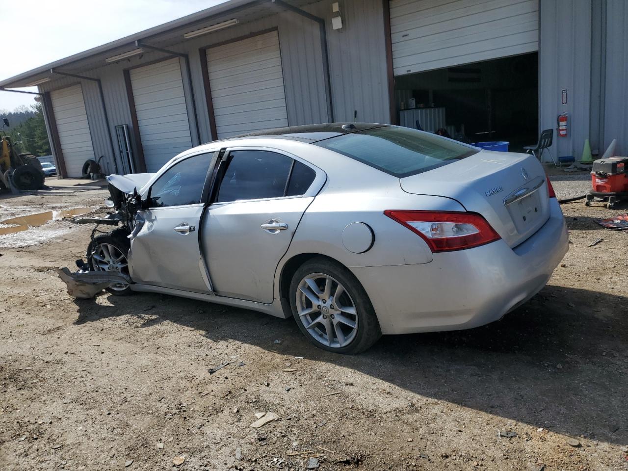 2009 Nissan Maxima - Image 2