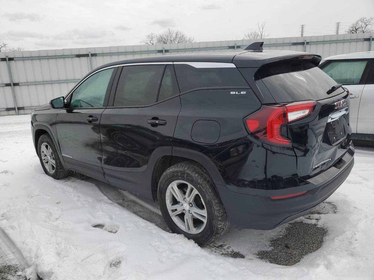 2022 GMC Terrain - Image 2