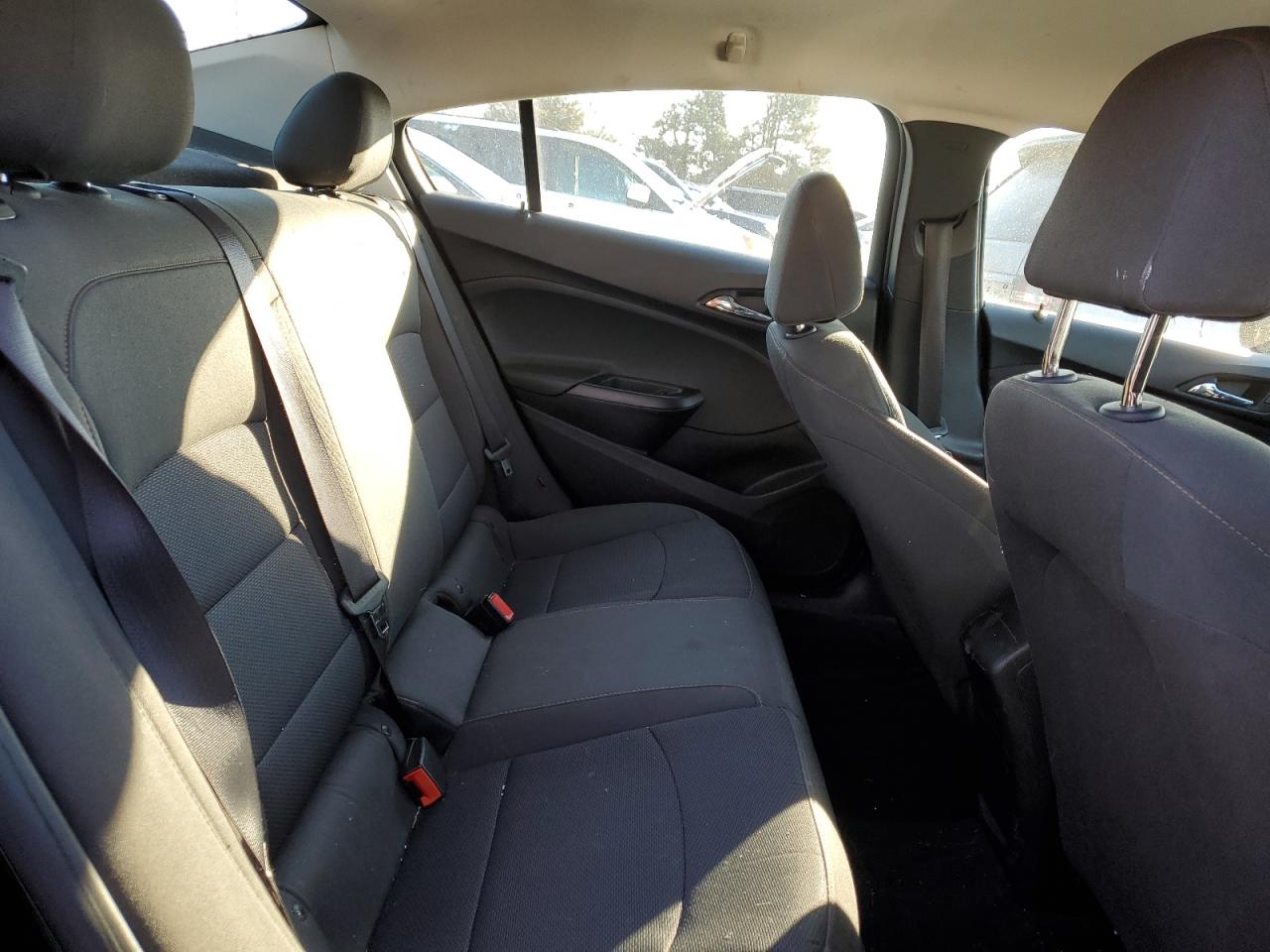2018 Chevrolet Cruze - Image 10