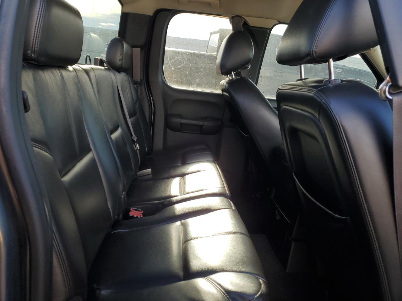 2011 GMC Sierra - Image 10