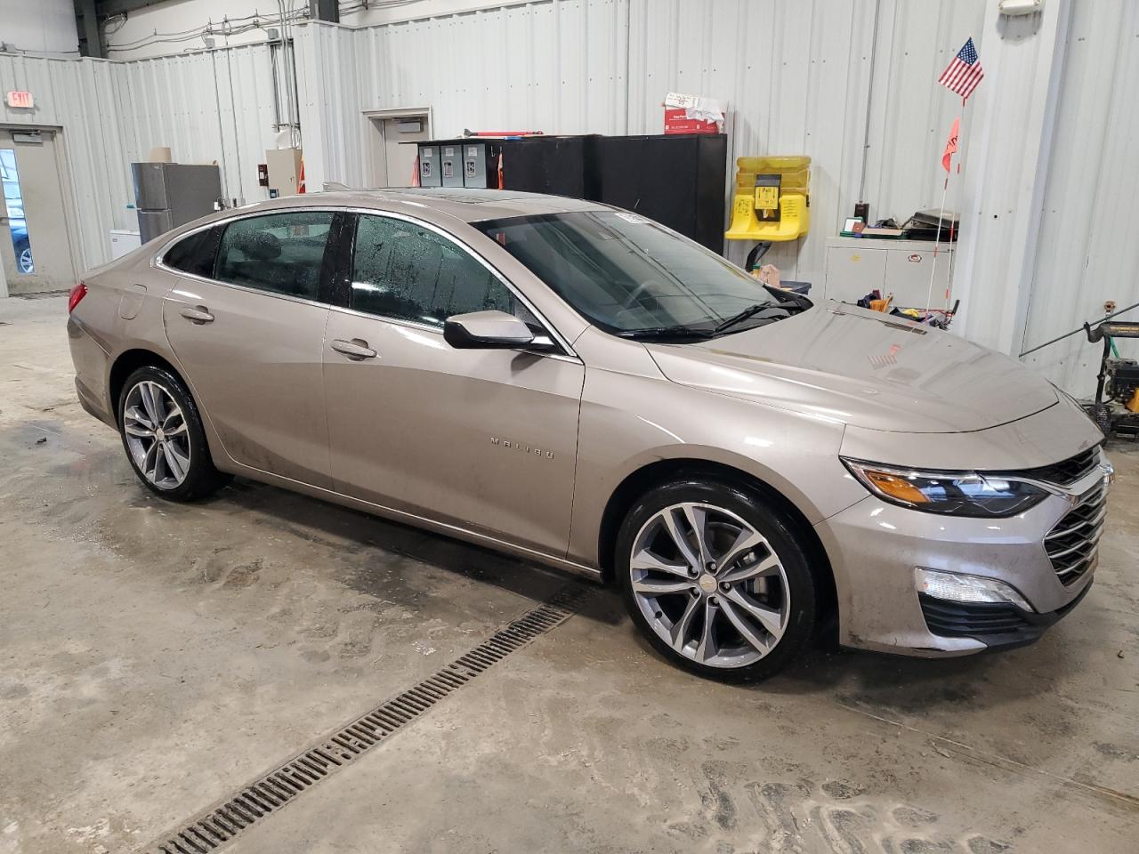 2023 Chevrolet Malibu - Image 4