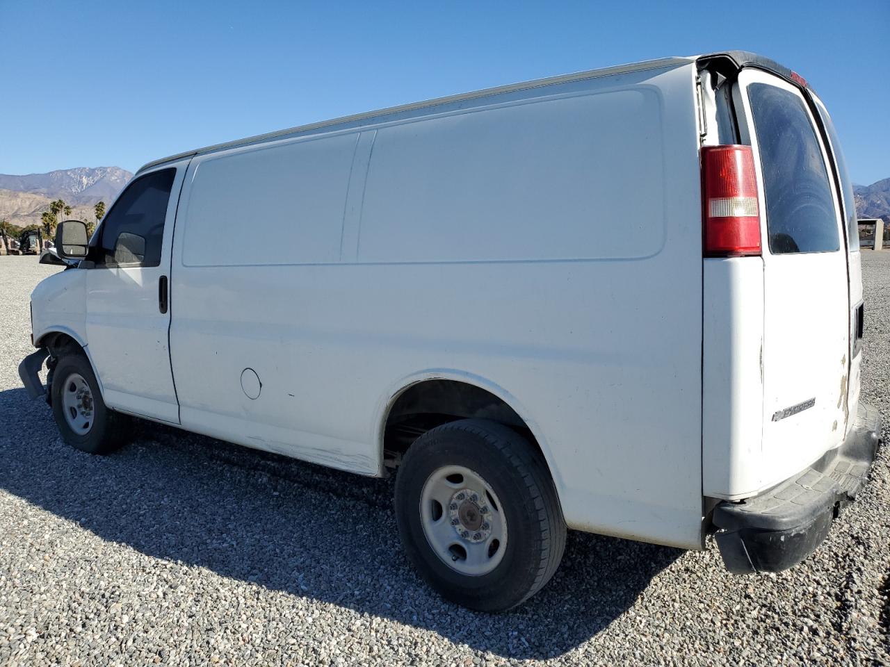 2009 Chevrolet Express - Image 2