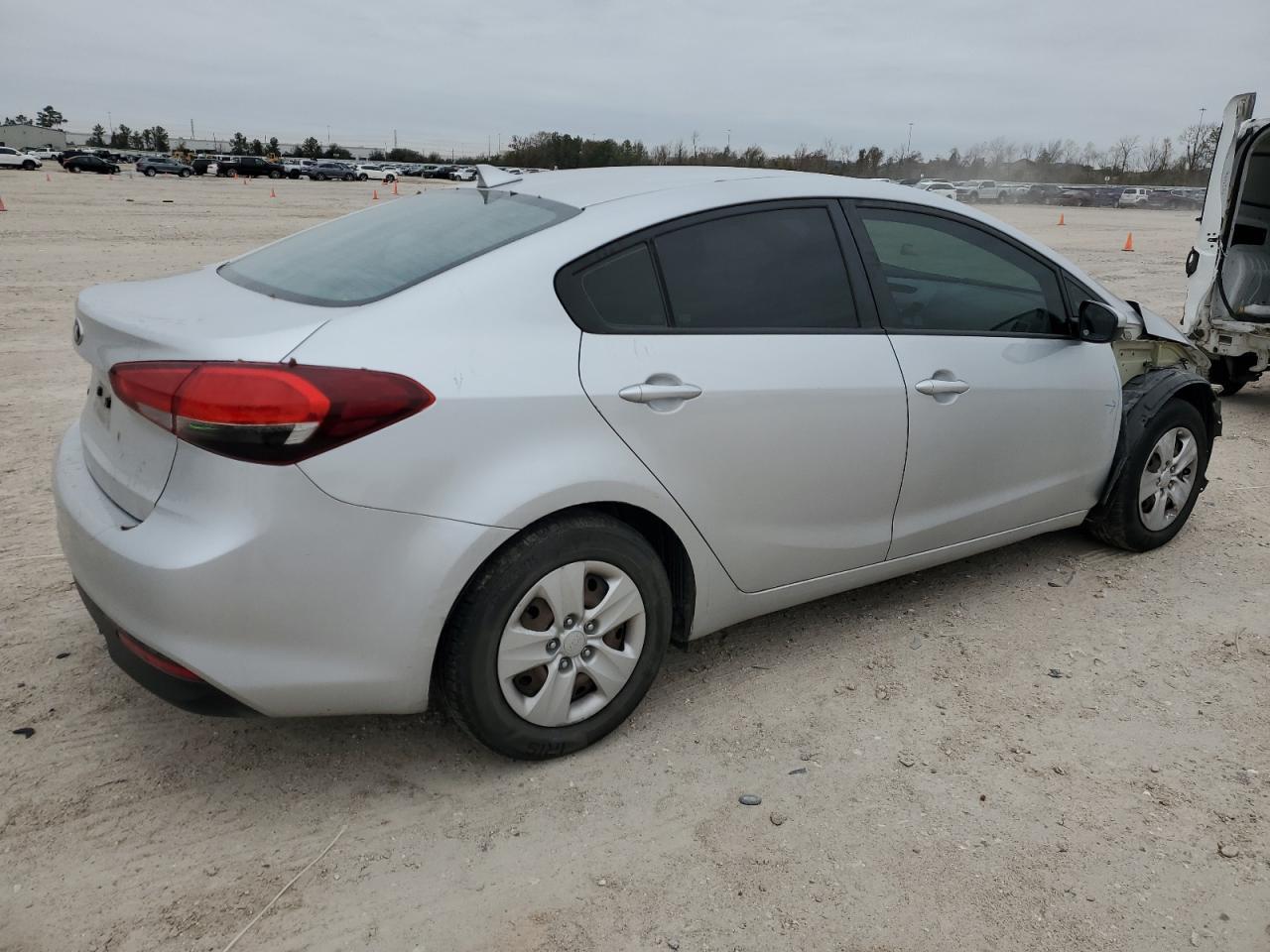 2017 Kia Forte - Image 3