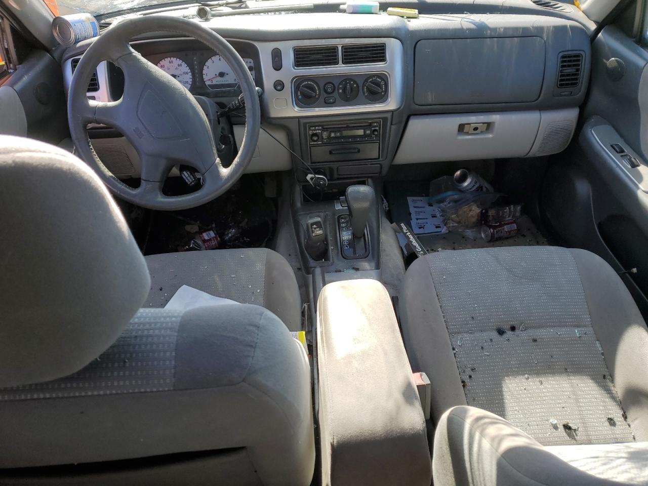 2002 Mitsubishi Montero - Image 8