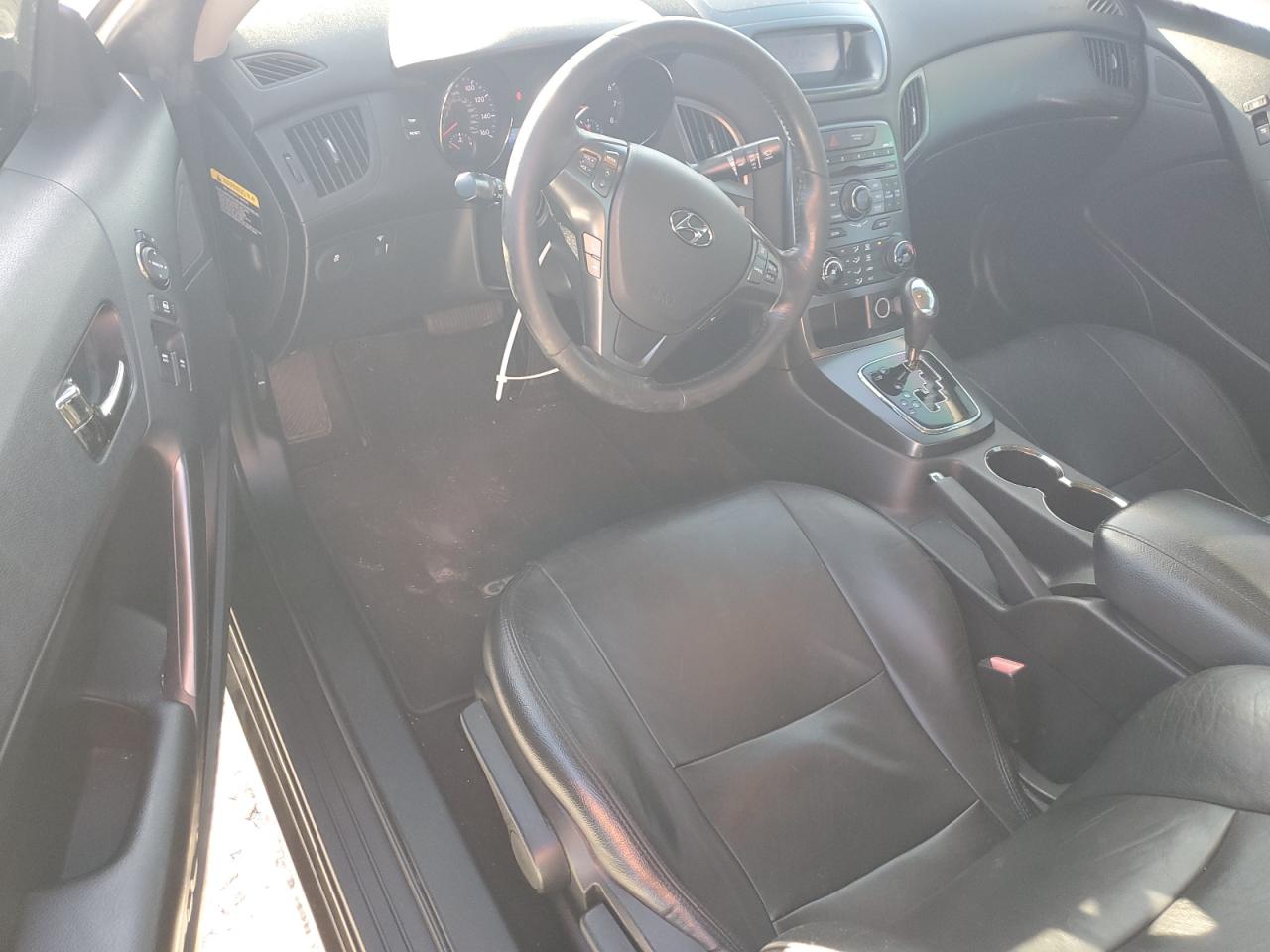 2011 Hyundai Genesis - Image 8