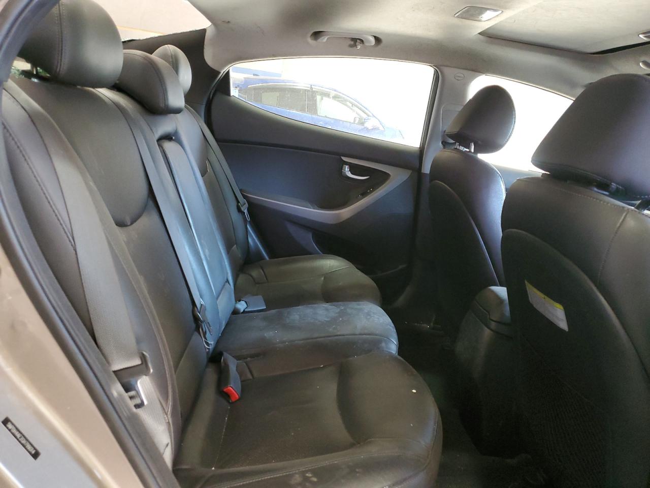 2016 Hyundai Elantra - Image 10