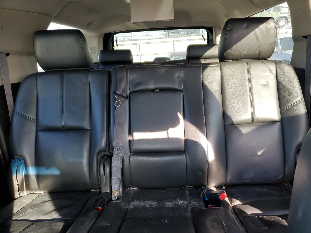 2013 Chevrolet Suburban - Image 10