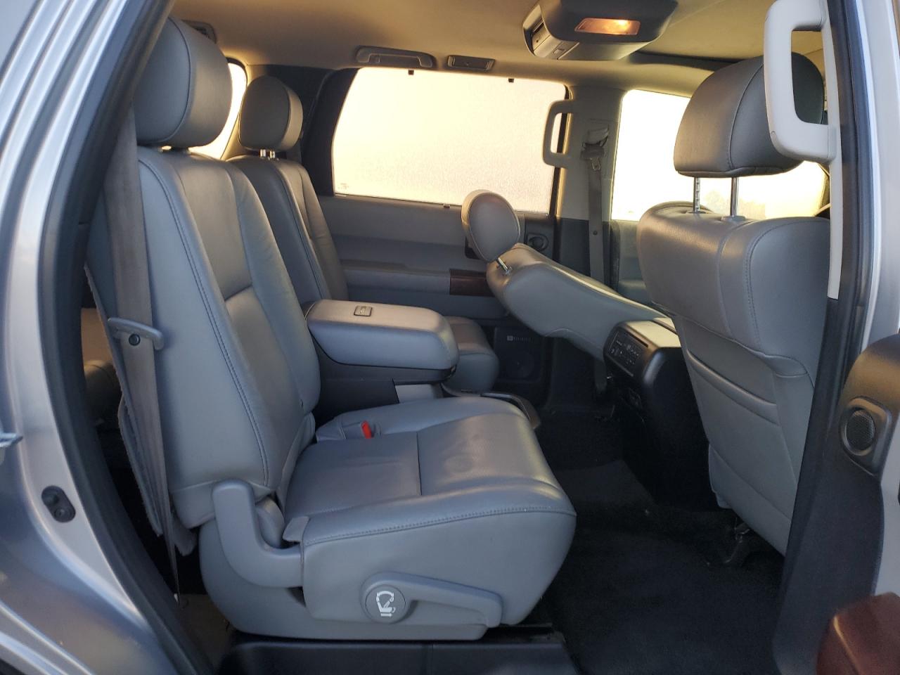 2013 Toyota Sequoia - Image 11