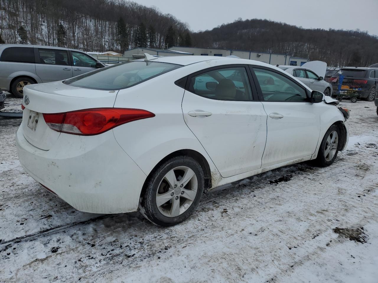 2013 Hyundai Elantra - Image 3