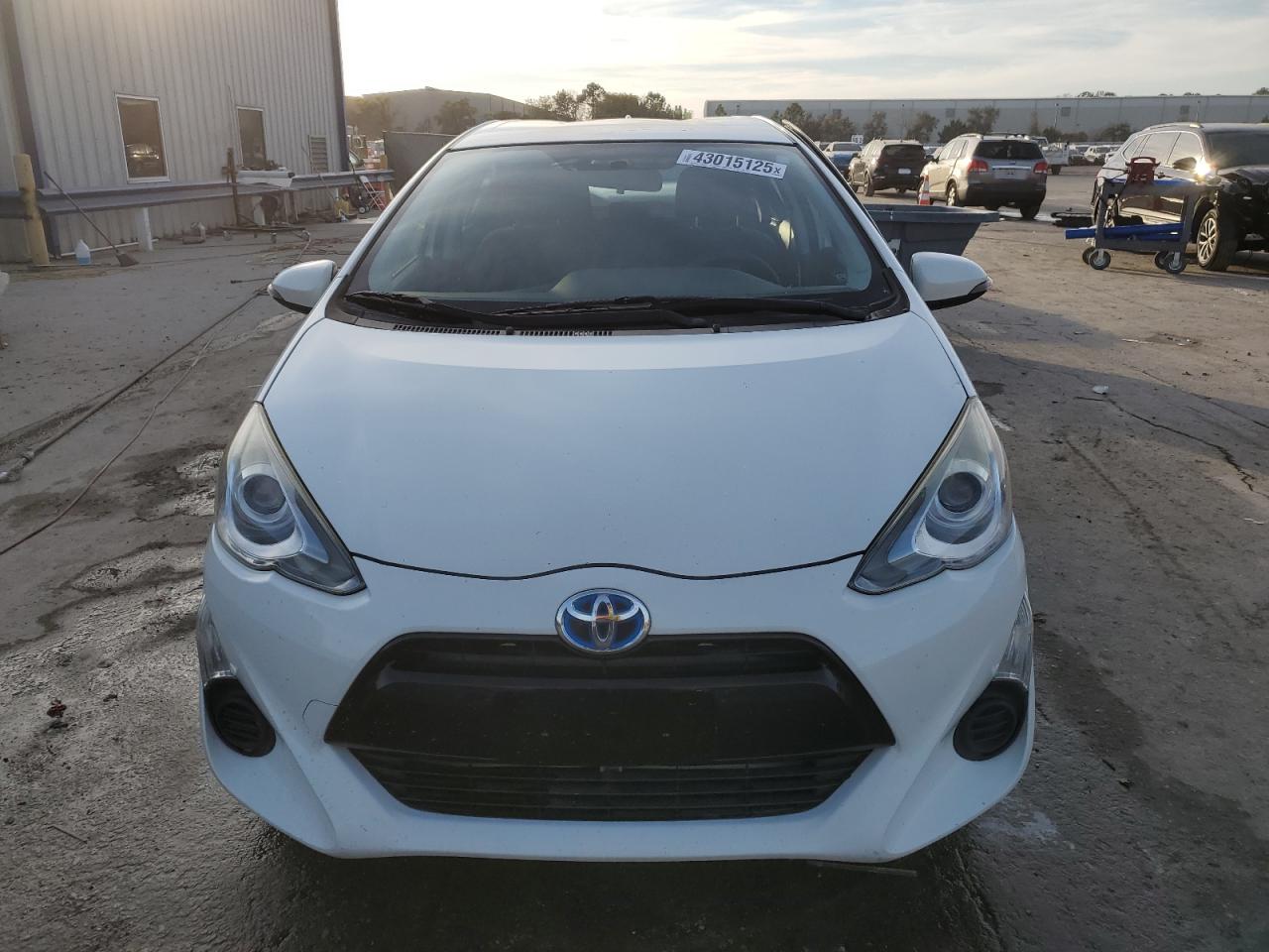 2015 Toyota Prius - Image 5