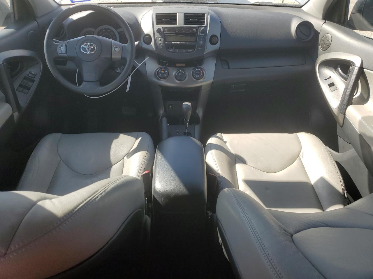 2011 Toyota RAV 4 - Image 8