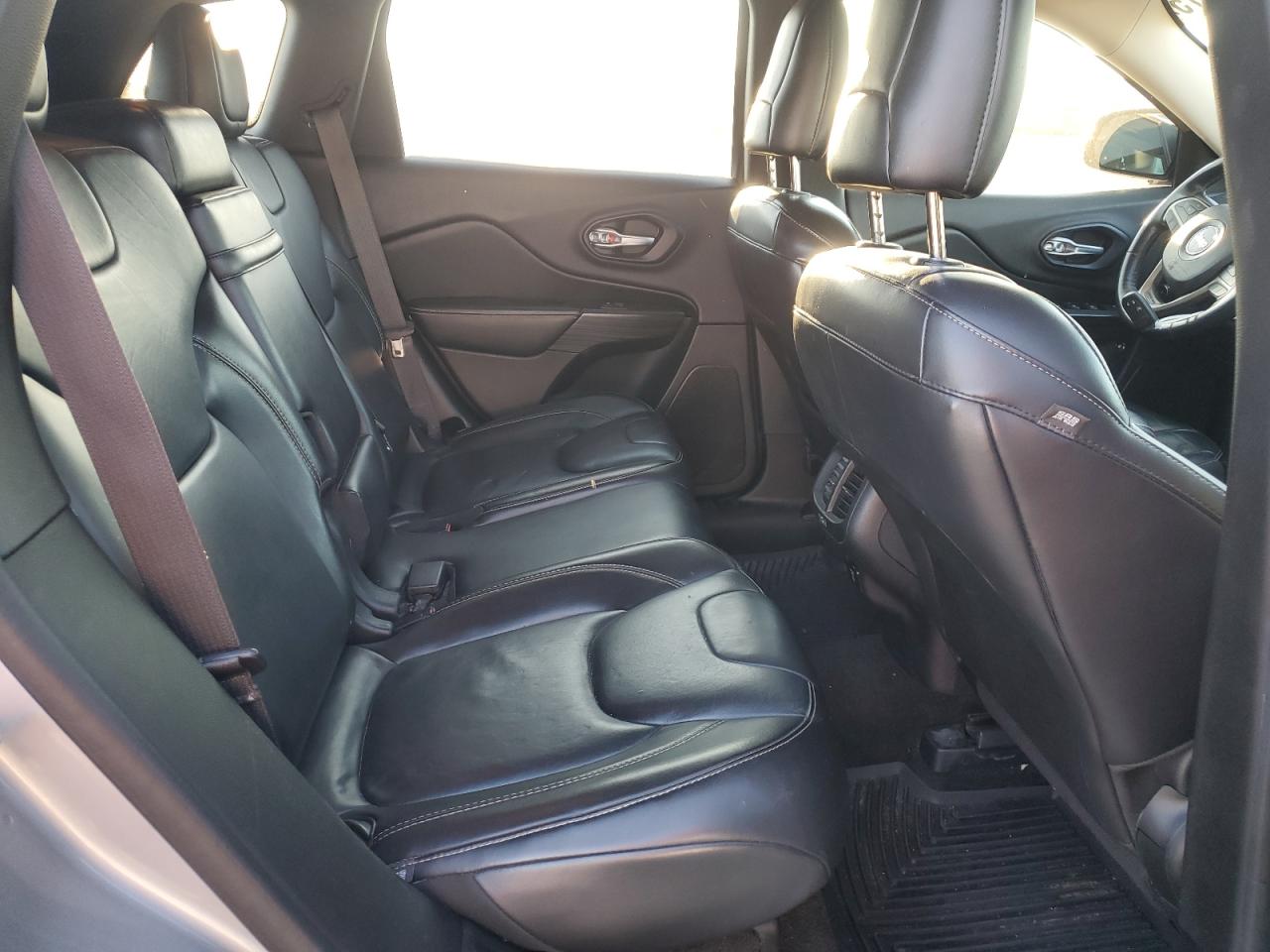 2015 Jeep Grand Cherokee - Image 11