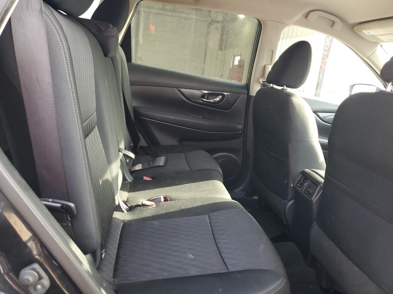 2018 Nissan Rogue - Image 11