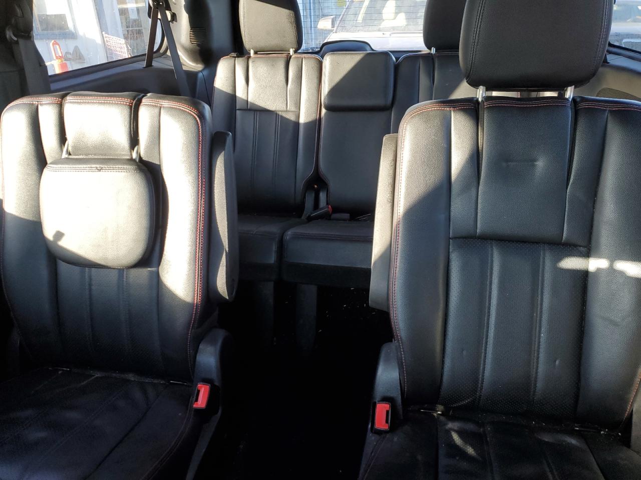 2018 Dodge Caravan - Image 10