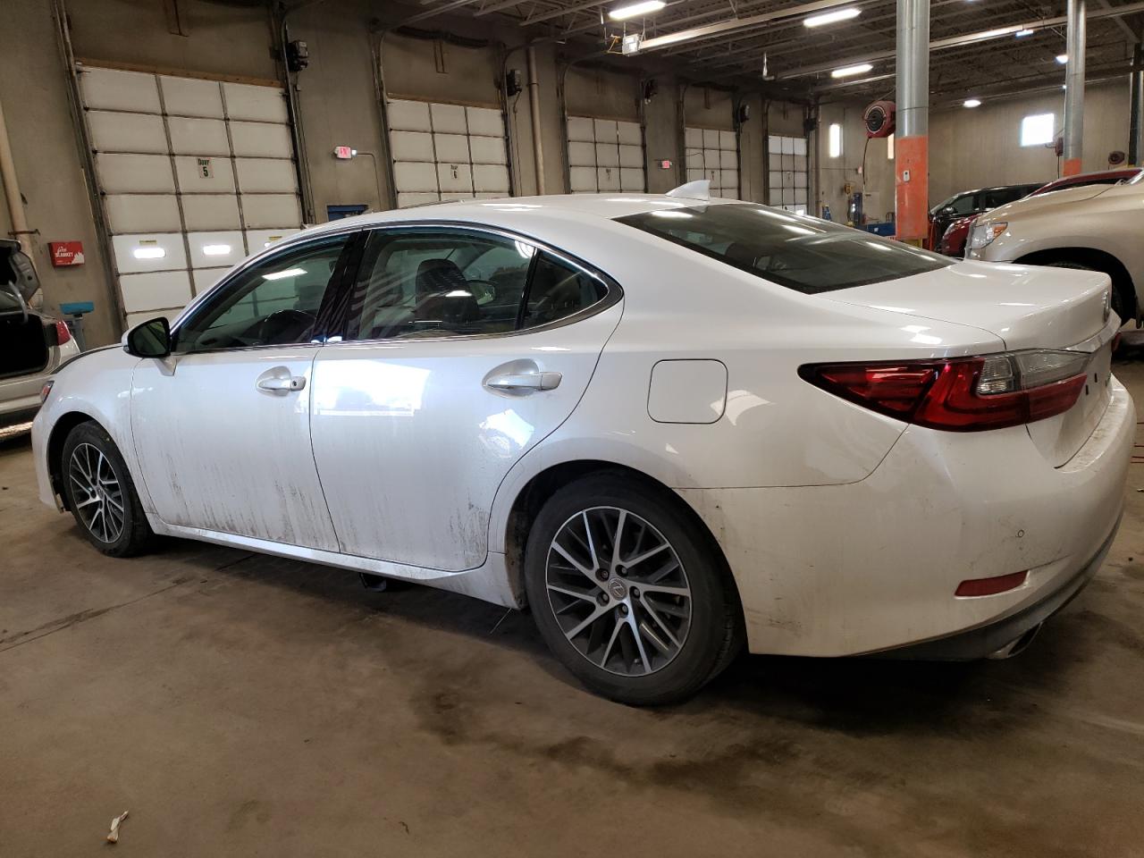 2016 Lexus ES - Image 2