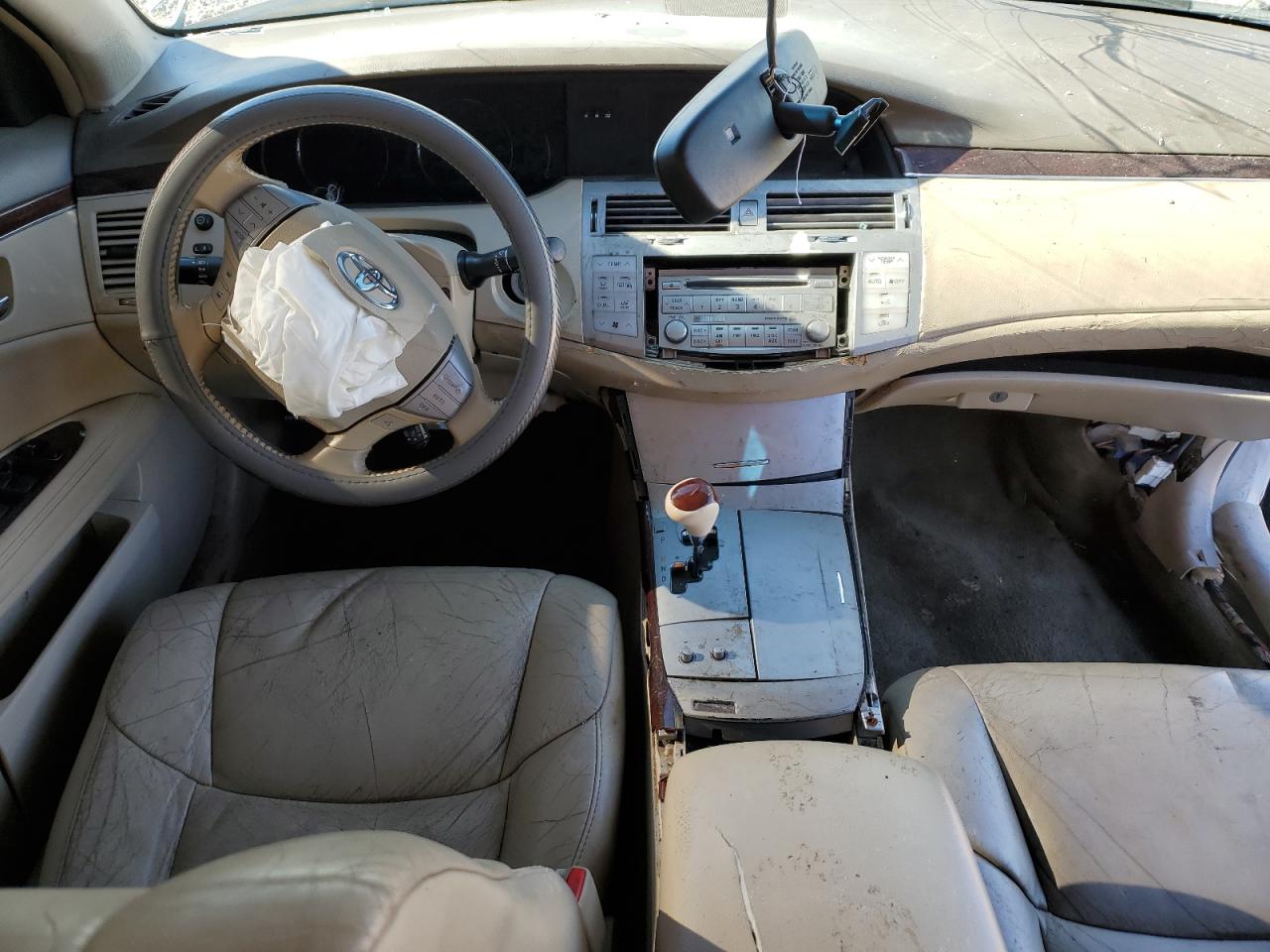 2010 Toyota Avalon - Image 8